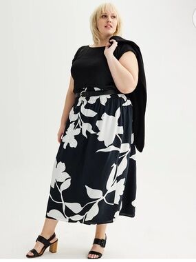 Plus Size Nine West Smocked Waist Maxi Skirt Black & White Tropical EUC